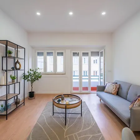 Bright 3br W/ 2 Baths - Near Graca & Tagus | By Airnest アパート *