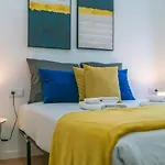Апартаменти Bright 3br W/ 2 Baths - Near Graca & Tagus | By Airnest Лісабон