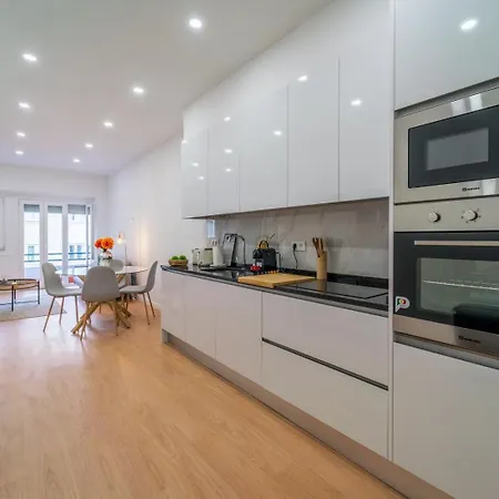 아파트 Bright 3br W/ 2 Baths - Near Graca & Tagus | By Airnest *