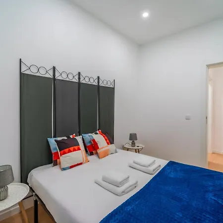 아파트 Bright 3br W/ 2 Baths - Near Graca & Tagus | By Airnest