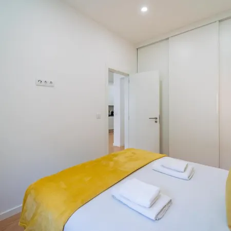 Bright 3br W/ 2 Baths - Near Graca & Tagus | By Airnest 아파트