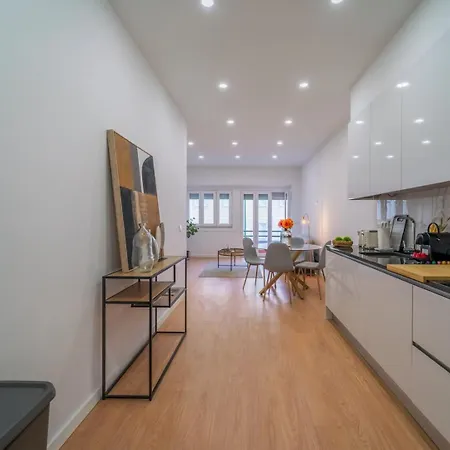 Bright 3br W/ 2 Baths - Near Graca & Tagus | By Airnest