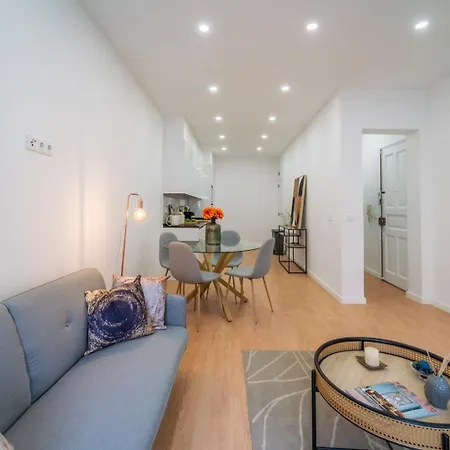 아파트 Bright 3br W/ 2 Baths - Near Graca & Tagus | By Airnest