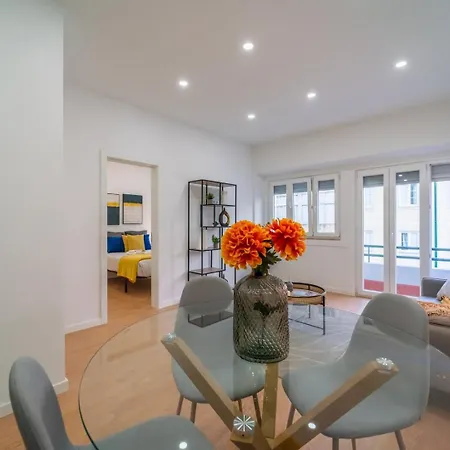 Bright 3br W/ 2 Baths - Near Graca & Tagus | By Airnest