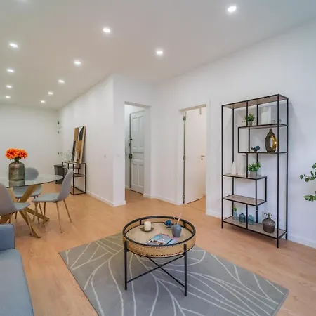 아파트 Bright 3br W/ 2 Baths - Near Graca & Tagus | By Airnest *