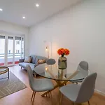 Bright 3br W/ 2 Baths - Near Graca & Tagus | By Airnest Apartment