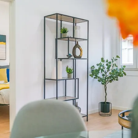 Bright 3br W/ 2 Baths - Near Graca & Tagus | By Airnest ליסבון