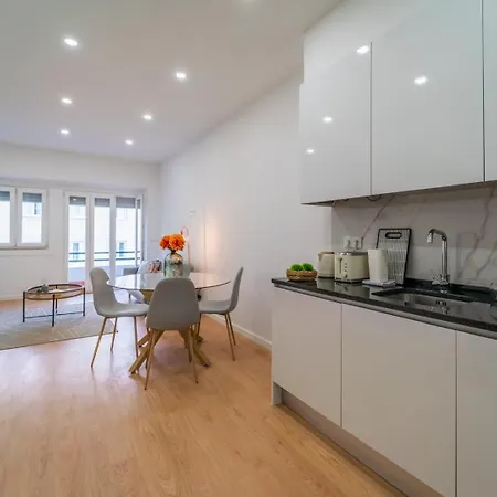 Bright 3br W/ 2 Baths - Near Graca & Tagus | By Airnest דירה