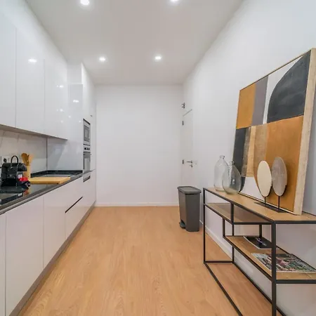 דירה Bright 3br W/ 2 Baths - Near Graca & Tagus | By Airnest