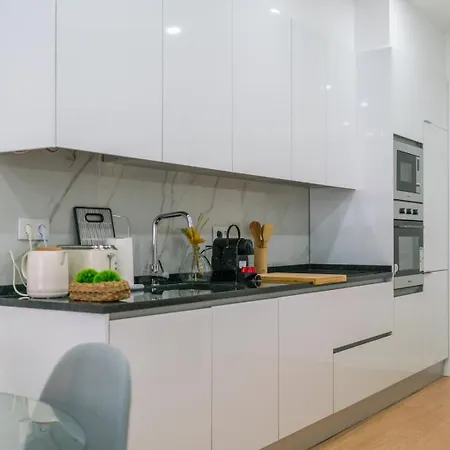 Bright 3br W/ 2 Baths - Near Graca & Tagus | By Airnest 아파트