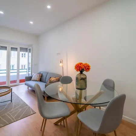 Bright 3br W/ 2 Baths - Near Graca & Tagus | By Airnest 아파트