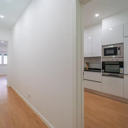Apartment Bright 3br W/ 2 Baths - Near Graca & Tagus | By Airnest *