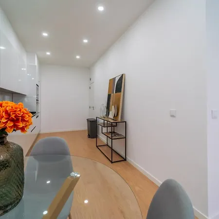 Apartment Bright 3br W/ 2 Baths - Near Graca & Tagus | By Airnest *