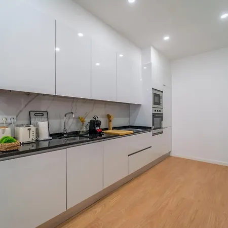 Apartment Bright 3br W/ 2 Baths - Near Graca & Tagus | By Airnest *